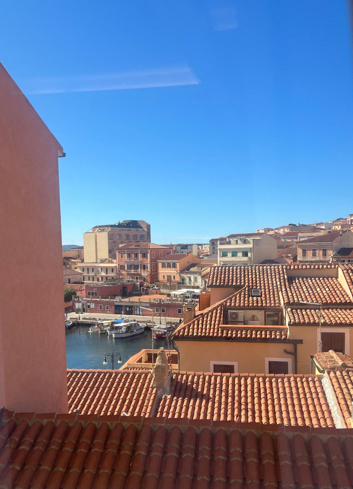 Maison Madeleine La Maddalena  Luaran gambar